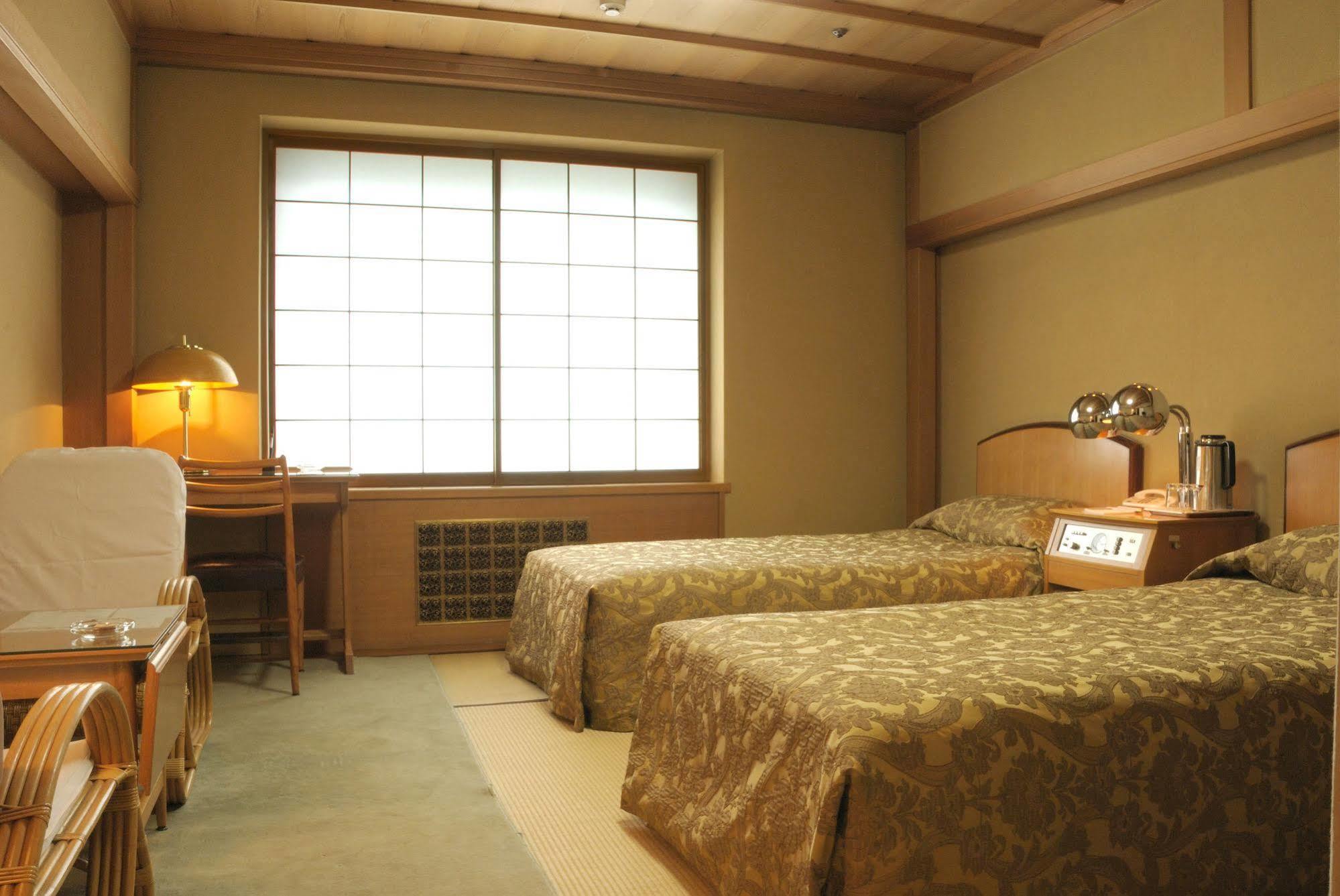 Hilltop Hotel Tokyo prefektur Exteriör bild